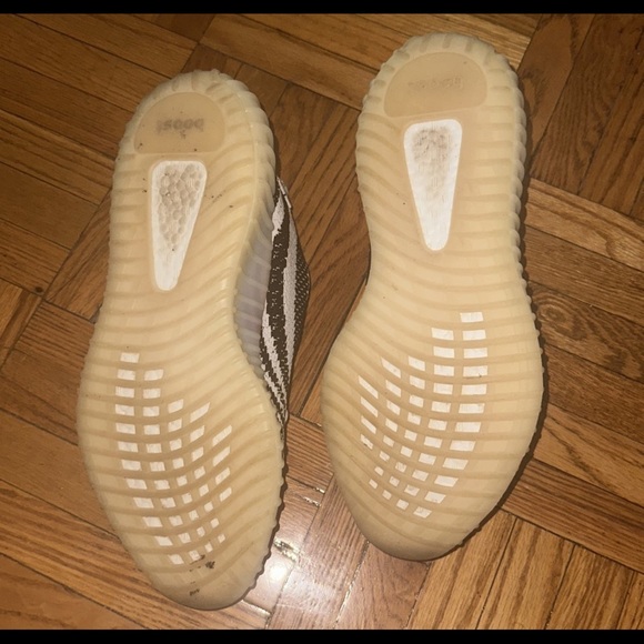 Yeezy Boost 350 V2 Zebra - Picture 5 of 7